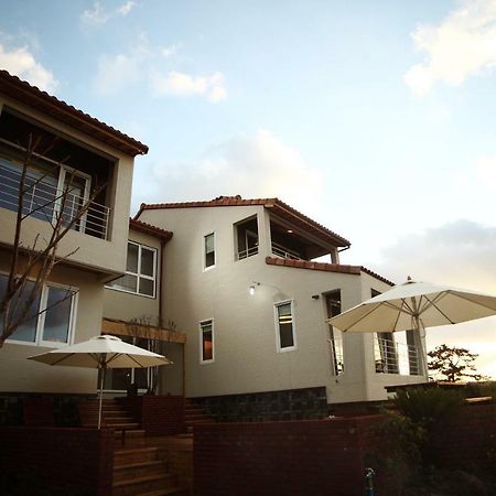 Jeju Lake Pension Экстерьер фото