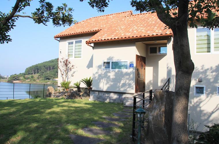Jeju Lake Pension Экстерьер фото