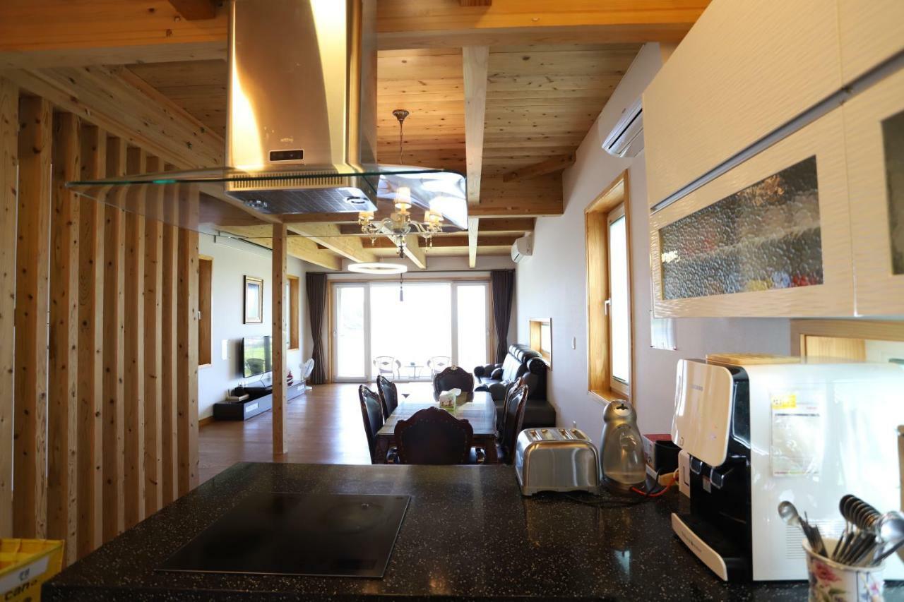 Jeju Lake Pension Экстерьер фото