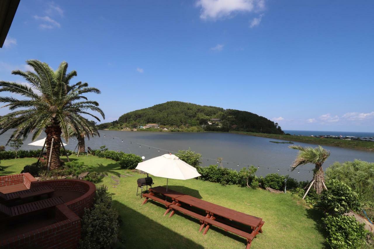 Jeju Lake Pension Экстерьер фото